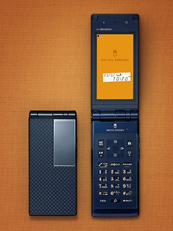 「docomo SMART series」F-04Aの1モデルとして登場する「UNITED ARROWSスペシャルモデル」