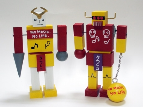 タワーレコードとのコラボモデル2体。ボディーには「NO MUSIC, NO LIFE」の文字や音符マークも