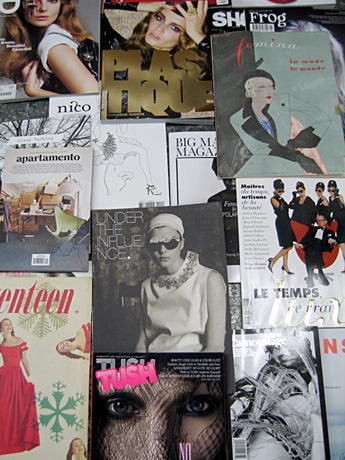 世界45カ国からビンテージを含む約1,200冊の雑誌が集結（写真＝展示イメージ）