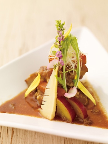 豚の軟骨を焼酎と麦みそで煮込んだ「柔らか豚軟骨の麦味噌煮」。期間中は「みそセミナー」も