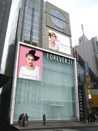 原宿「H＆M」隣にオープンする「フォーエバー21」（外観イメージ）。店舗は地下1階〜4階