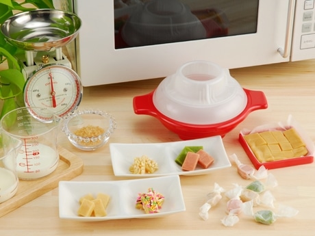 期間中は、電子レンジで温めるなどして生キャラメルを作る「生キャラメルポット」（写真）などを実演販売