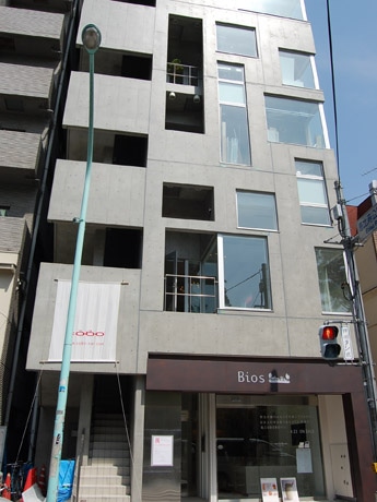 恵比寿西口にオープンした複合施設「Bios」外観。1階には野生酵母パン店が出店