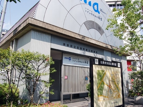 区役所前の公衆トイレには連休明けから新名称「区役所前 トイレ診断士の厠堂」の看板を掲出