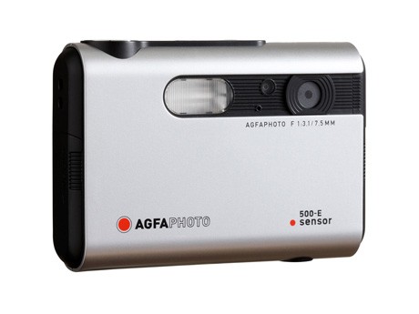 「AGFA PHOTO」新作デジカメ。定番ラインアップを思わせるボディーカラーやシンボルのオレンジシャッターも