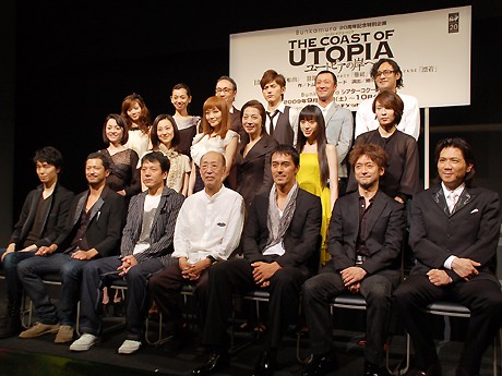 長編舞台「コースト・オブ・ユートピア」に挑む蜷川幸雄さん（写真中央）と豪華出演陣
