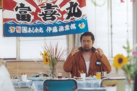 寂れた港町を舞台に38歳の独身漁師の恋愛をコメディータッチで描く「不灯港」&copy;PFFパートナーズ