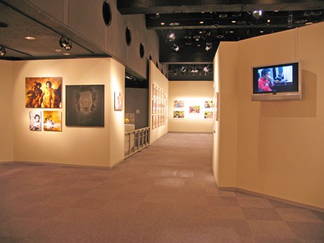 今年5月に死去したロック歌手忌野清志郎さんの企画展（写真＝会場風景）