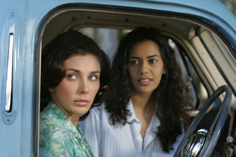 1950年代の南アフリカ連邦におけるインド人社会を舞台にしたレズビアン映画「あかね色のケープタウン」（シャーミン･サリフ）は日本初公開