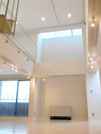 南青山のフロムファーストビルにオープンした「VIEWING ROOM 表参道」。展示会などクリエーターらのニーズに応える