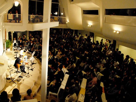 昨年のボサノバイベント「BOSSA2008 in 青山・神宮前」の様子（会場＝原宿教会）