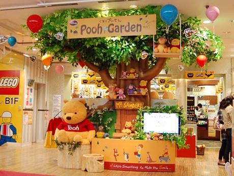 キディランド原宿店に設けた「Pooh Garden」。プーさんグッズ約200種類を集積する