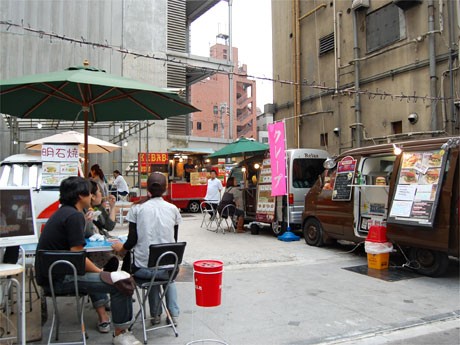 渋谷に期間限定で出店中の「YATAI PARK IN SHIBUYA」。移動販売車14台が日替わりで出店