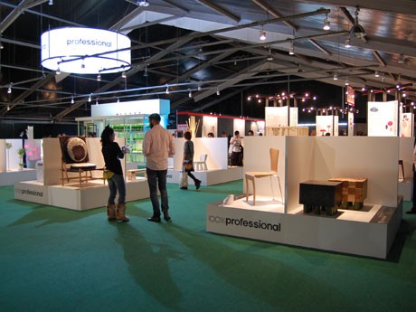 「東京デザイナーズウィーク2009」が開幕。今年で9年目を迎える100％
Professionalではデザイン業界の最高峰で活躍するデザイナーらのプロダクトを一堂に展示。
