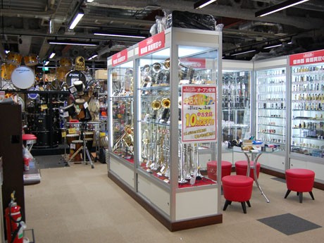 渋谷にオープンした「イシバシ楽器SHIBUYA WEST」。ドラムスと中古管楽器を専門に扱う