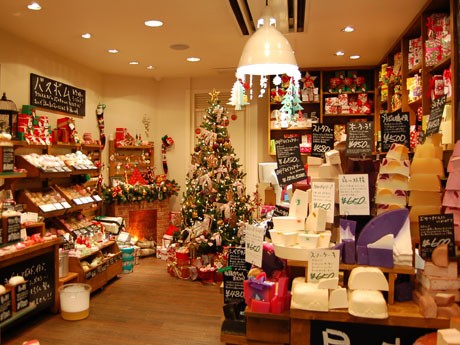 「ラッシュ渋谷文化村通り店」でコンセプトショップを展開。店舗を使って「もっともLUSHなクリスマス」を表現する