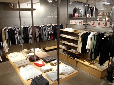 渋谷パルコの「無印良品」がリニューアル。木製什器や古材を使った内装で既存店との違いを打ち出す