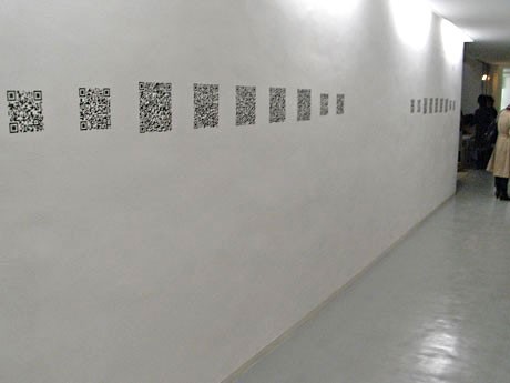 ヴァルタン・アヴァキアンさんによるQRコードの作品。携帯電話で読み込むとレバノンの詩人の言葉を読むことができる