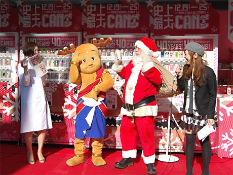 渋谷初登場の「せんとくん」と日本唯一の公認サンタクロース、パラダイス山元さんが2ショットを披露
