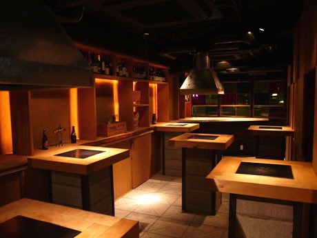 スタジオナガレが新たに打ち出す「和風バル」業態「大衆囲炉裏酒場〜□〜」