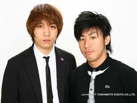 ヨシモト∞（無限大）ホールでのカウントダウンライブでMCを務める人気若手漫才コンビ・チーモンチョーチュウ