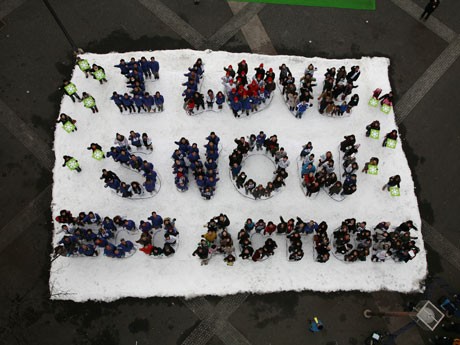 代々木公園周辺で「I LOVE SNOW エコ・アクション」が開催。会場では参加者による人文字も。&copy; I LOVE SNOW キャンペーン