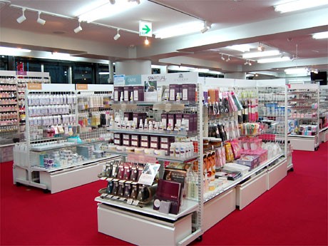 「コーラルアイランド渋谷店」がオープンする。マニキュアをはじめ、ネイル関連商品を専門にプロ向けの商品を扱う