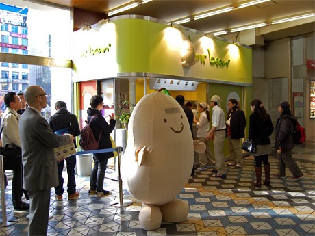渋谷駅構内にオープンした「ミスタービーン」。ドリンクをはじめ豆乳を使った各種メニューを提供する