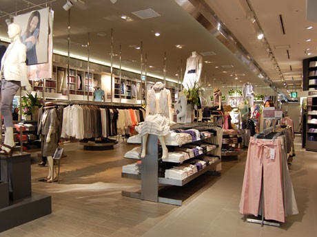 オープンに先駆け公開された「I.T.’S. international原宿店」の店内