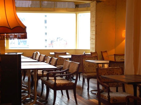 「conceal.cafe SAKURAGAOKA」がオープン。「渋谷駅が一望できる」窓を設けたカフェスペース