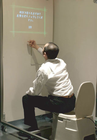 「Communication Toilet」は、「トイレの中と外の人が仲良くなり、励まし合いながらトイレタイムを乗り切ることを可能にする装置」（大和田さん）