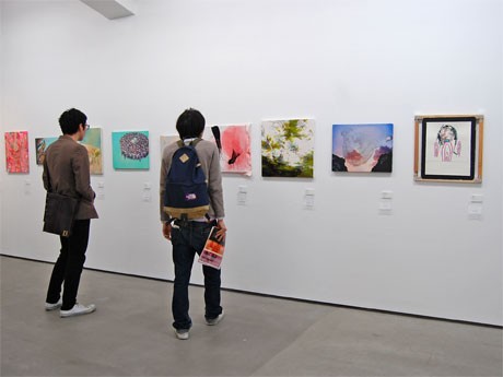 公募展「ワンダーシード2010」では、小作品964点から選出された101点を展示販売