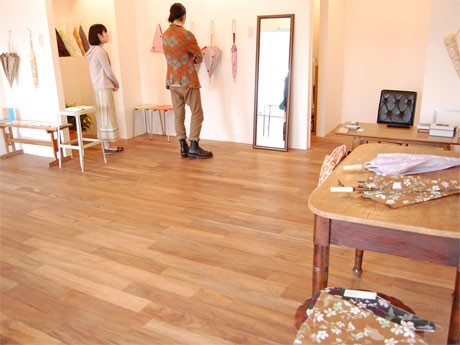 恵比寿で開催されている「イイダ傘店」の新作日傘展