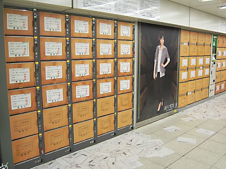 JR渋谷駅のコインロッカーが新ドラマ「絶対零度」の捜査室に変身中