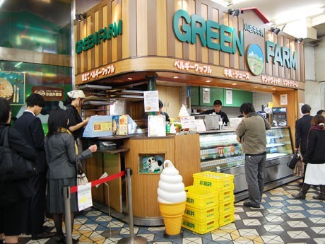 渋谷駅コンコース2階に出店時の「ミスターワッフル」営業風景