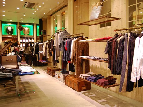 「UNITED ARROWS&SONS」をコンセプトに内装や品ぞろえを新たにした地下1階フロア