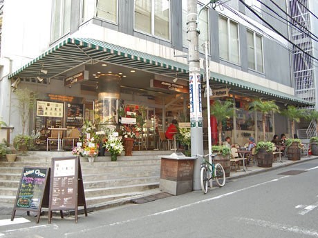 「J.S. BURGERS CAFE」跡にオープンした「ジャーナルスタンダードカフェ渋谷店」外観