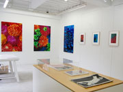 2F「G／P gallery」では、写真集「FLOWER ADDICT」より鮮やかな花の作品を並べる