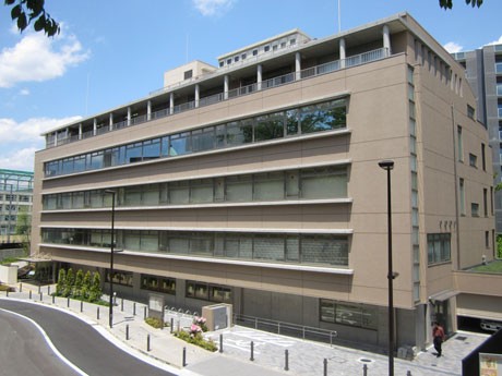 移転オープンする新しい「渋谷区立中央図書館」の外観
