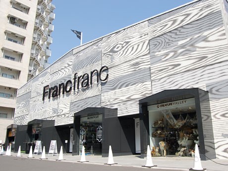 「モノクルショップ」などのミニショップが並ぶ「Francfranc Village」の外観
