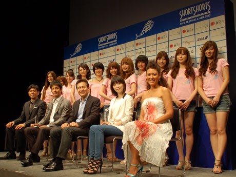 SSFF & ASIA 2010が開幕。オープニングに登壇した別所哲也さん、沢村一樹さん、アン・ソンギさん、ク・ヘソンさん、LiLicoさん（前列左から）