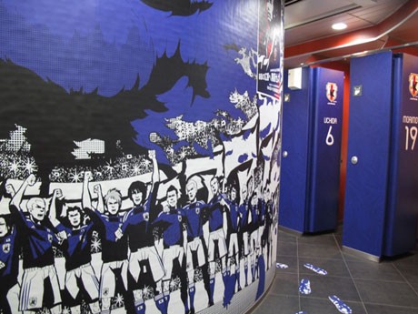 サッカー日本代表の「ロッカールーム」に見立てたJR渋谷駅南口の女子トイレ