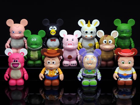 ミッキー型に別のキャラクターが描かれるなどユニークなビジュアルが特徴の「バイナルメーション」。写真＝「トイストーリー」シリーズ&copy;Disney/Pixar