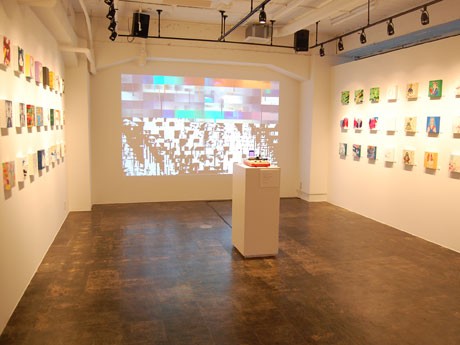 オープニング企画「BEGINNING! BEGINNING! 展」を展開しているギャラリースペース