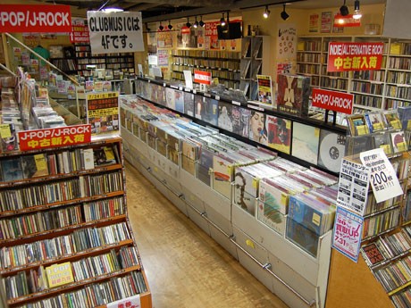 渋谷・宇田川町のビルにオープンしたディスクユニオンの「渋谷中古センター」の店内