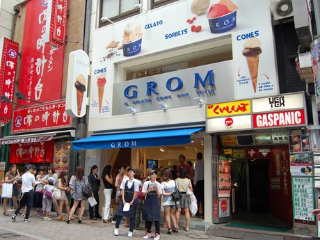 開店当日に行われた「ジェラート無料配布」には多くの人が行列を作った