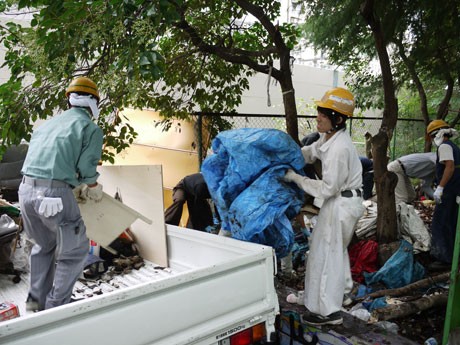 「宮下ナイキパーク」設備に向け宮下公園内のテントなどの撤去が行われている
