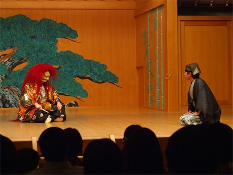 前回は、広野に落ちて腰を打ち、立てなくなった「神鳴（かみなり）」が、通りかかった医師に治療してもらう演目「神鳴」を上演
