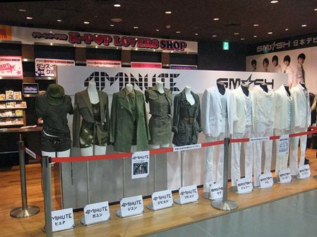 タワーレコード渋谷店に「K-POP LOVERS SHOP」。人気グループの衣装や写真パネルの展示などを展開する