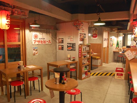 恵比寿にオープンした高知の老舗ギョーザ店「安兵衛」の店内